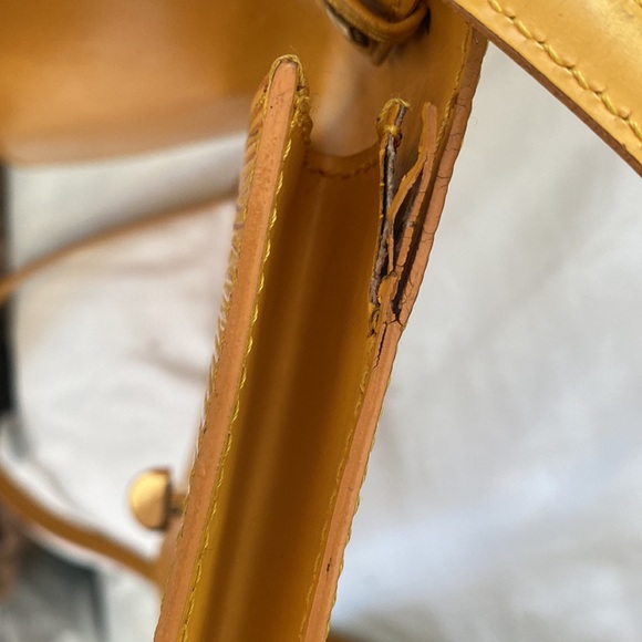 Louis Vuitton Epi Arsch Yellow Crossbody Bag - Picture 6 of 14